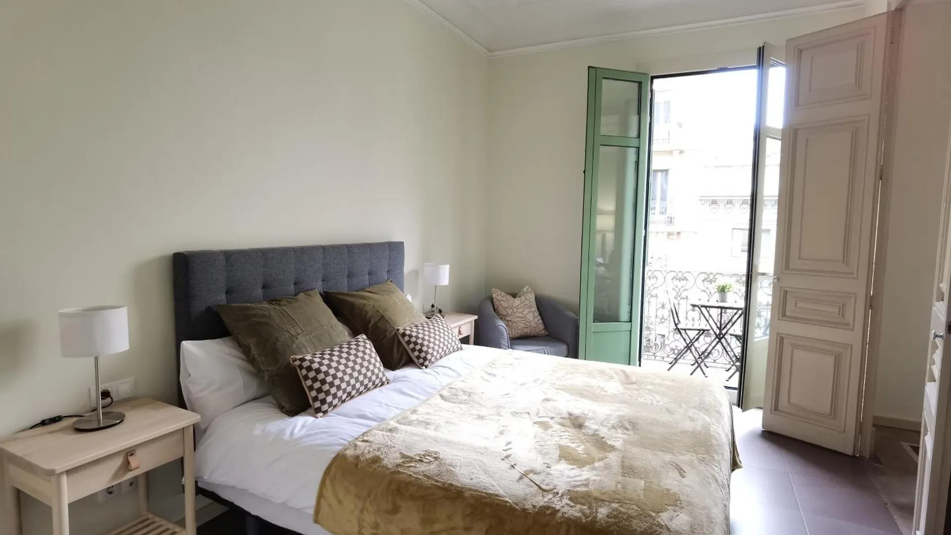 M&E Agency Apartments Valencia 277 By Marta And Emanuele Barcelona