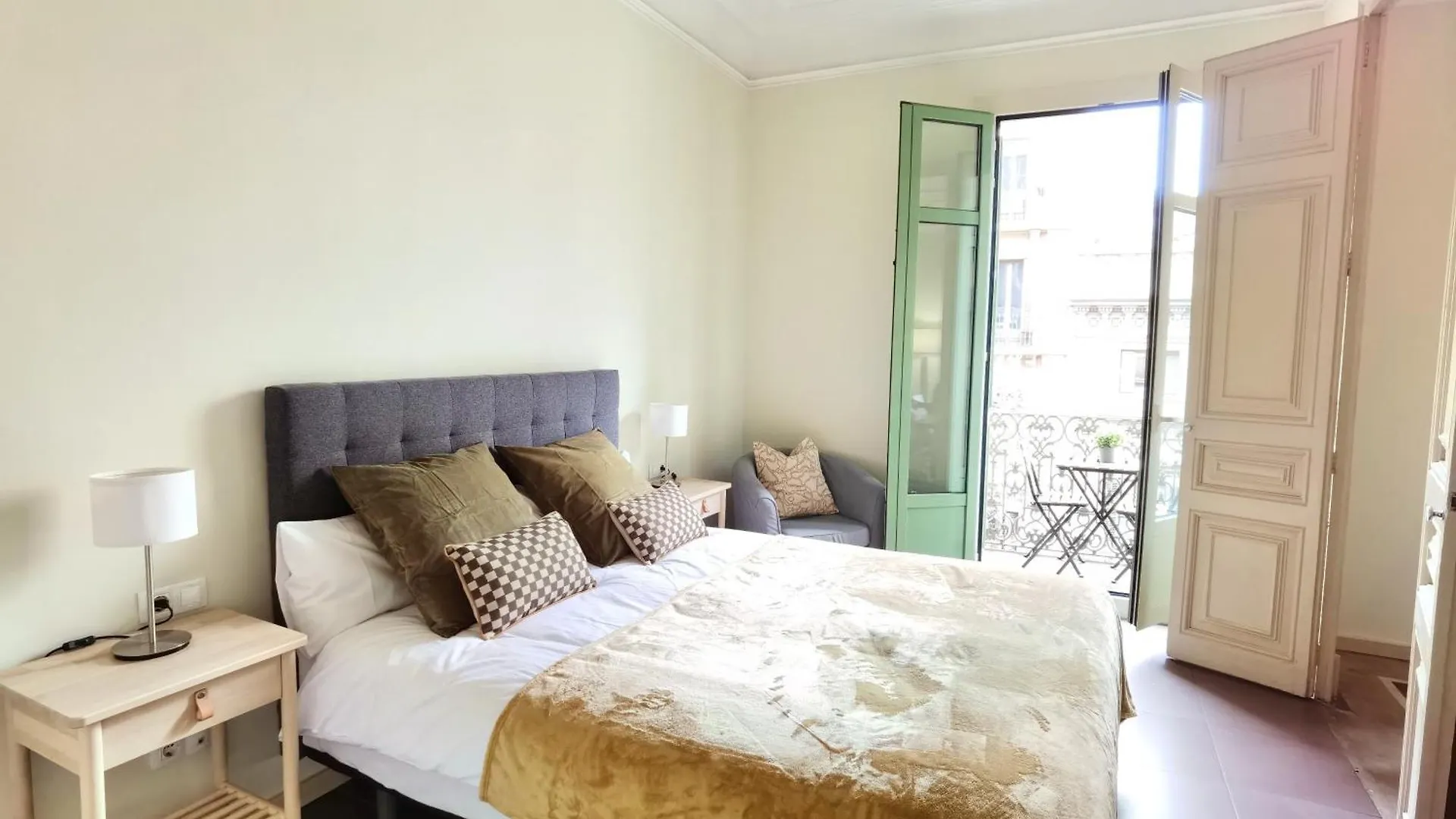 M&E Agency Apartments Valencia 277 By Marta And Emanuele Barcelona